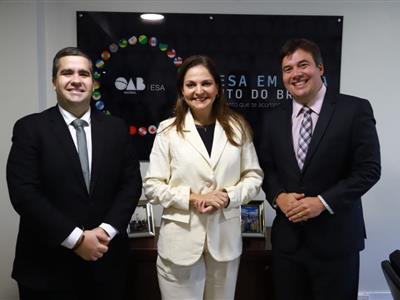 Foto da Notícia: OAB-MT e CFOAB debatem ampliação de cursos de pós-graduação para MT e o país